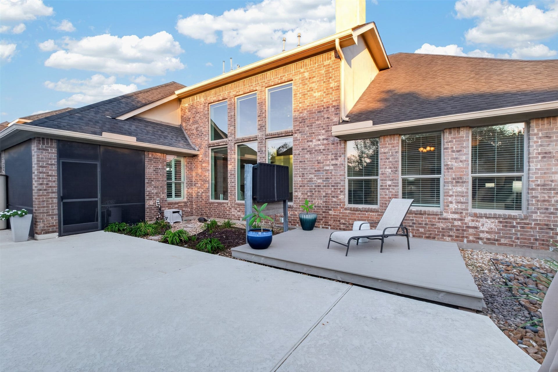 2806 Texas Laurel Drive, Katy, TX 77494 So many spaces to relax, read a book or entertain