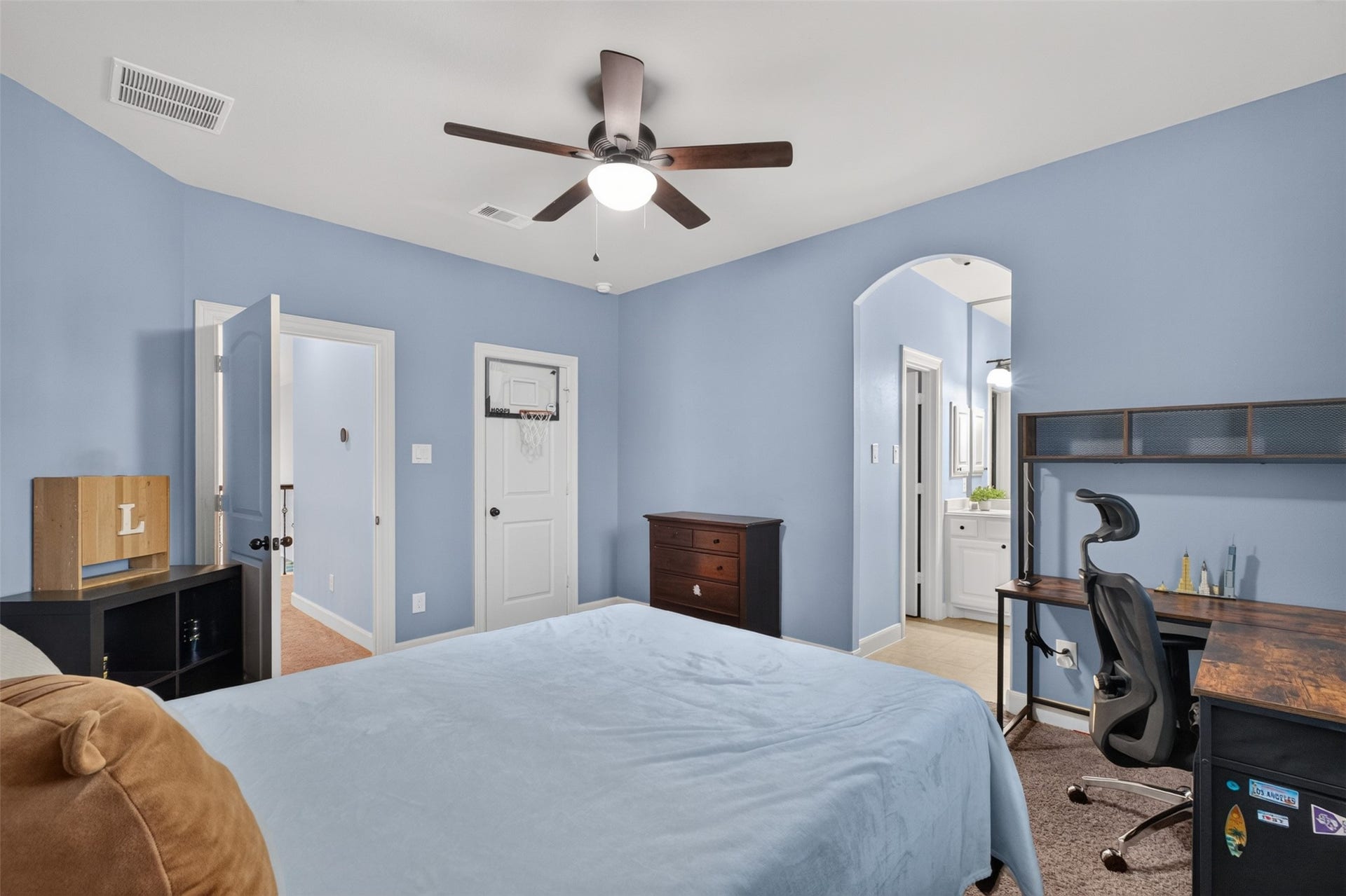 2806 Texas Laurel Drive, Katy, TX 77494 Plenty of room in this bedroom and large closets
