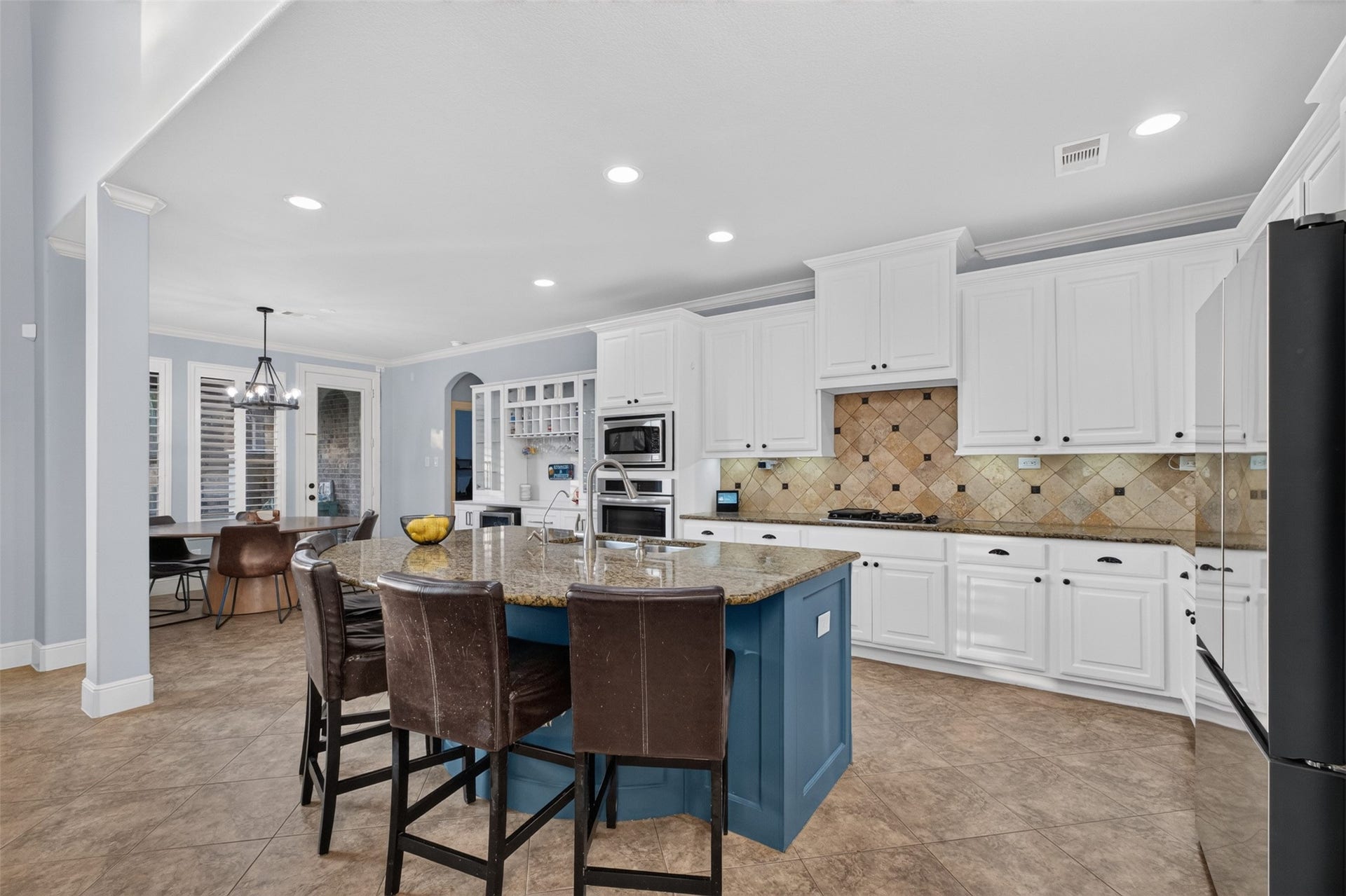 2806 Texas Laurel Drive, Katy, TX 77494 The kitchen has a large island and leads to the breakfast area