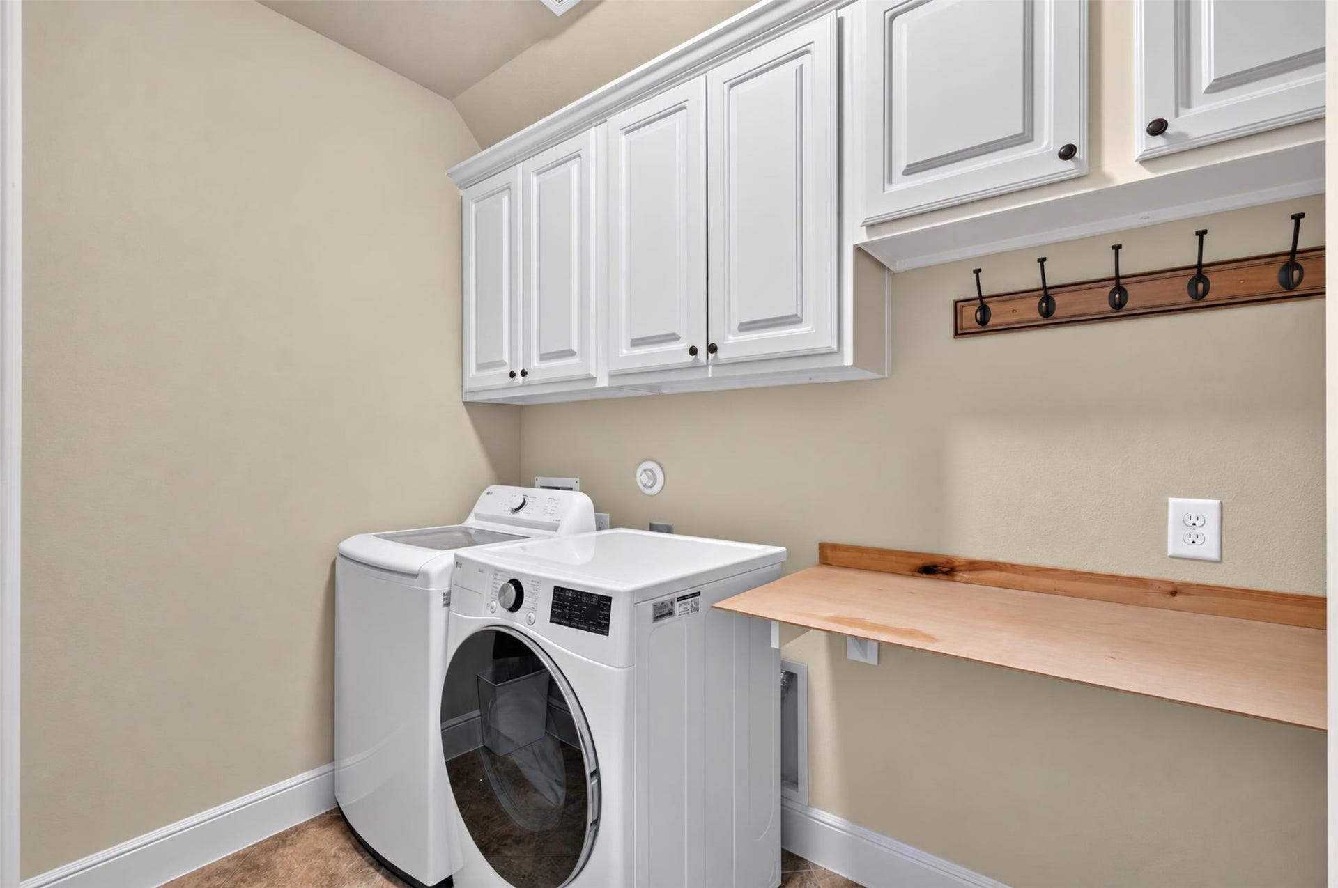 2806 Texas Laurel Drive, Katy, TX 77494 Large Laundry room with plenty of storage and folding space