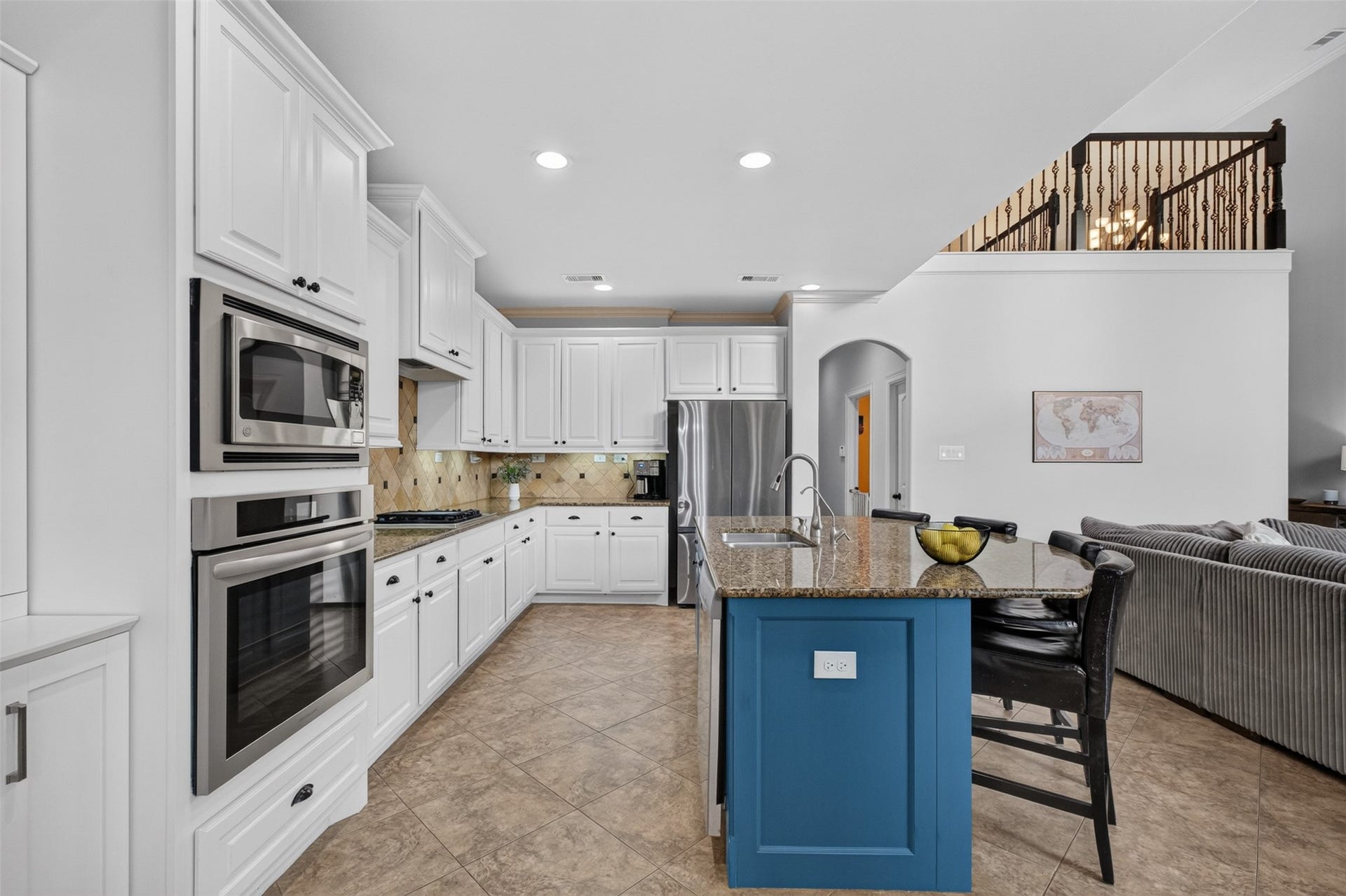 2806 Texas Laurel Drive, Katy, TX 77494 Large chefs kitchen with plenty of prep space and storage. Upgraded stainless steel appliances