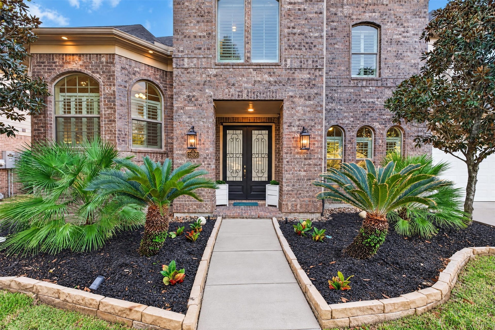 2806 Texas Laurel Drive, Katy, TX 77494 Situated in a quiet street, steps away from a pocket park in Firethorne and welcoming with beautiful double doors
