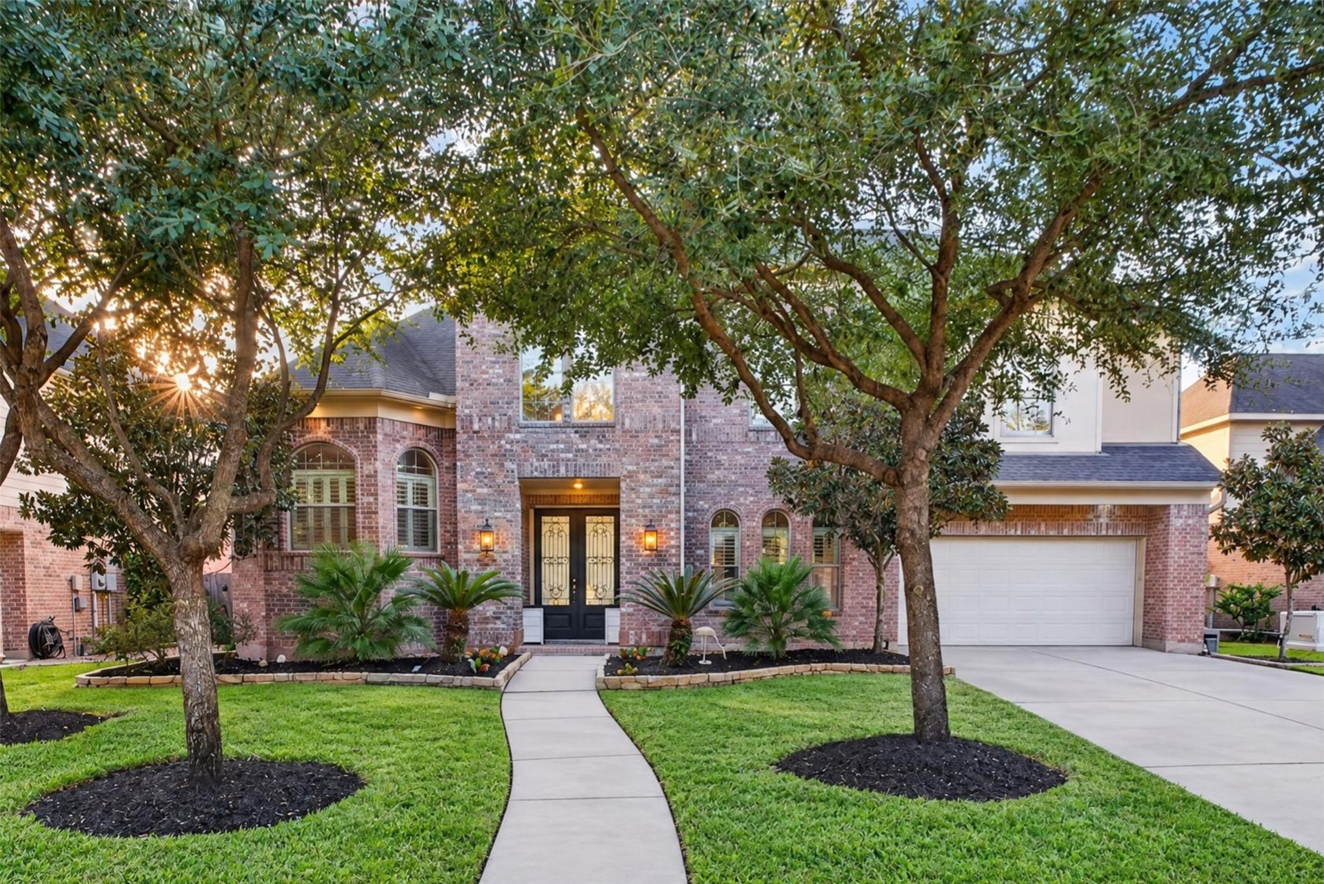 2806 Texas Laurel Drive, Katy, TX 77494 Welcome to 2806 Texas Laurel Dr. Beautiful Partners In Building home in the heart of Firethorne zoned to Katy ISD