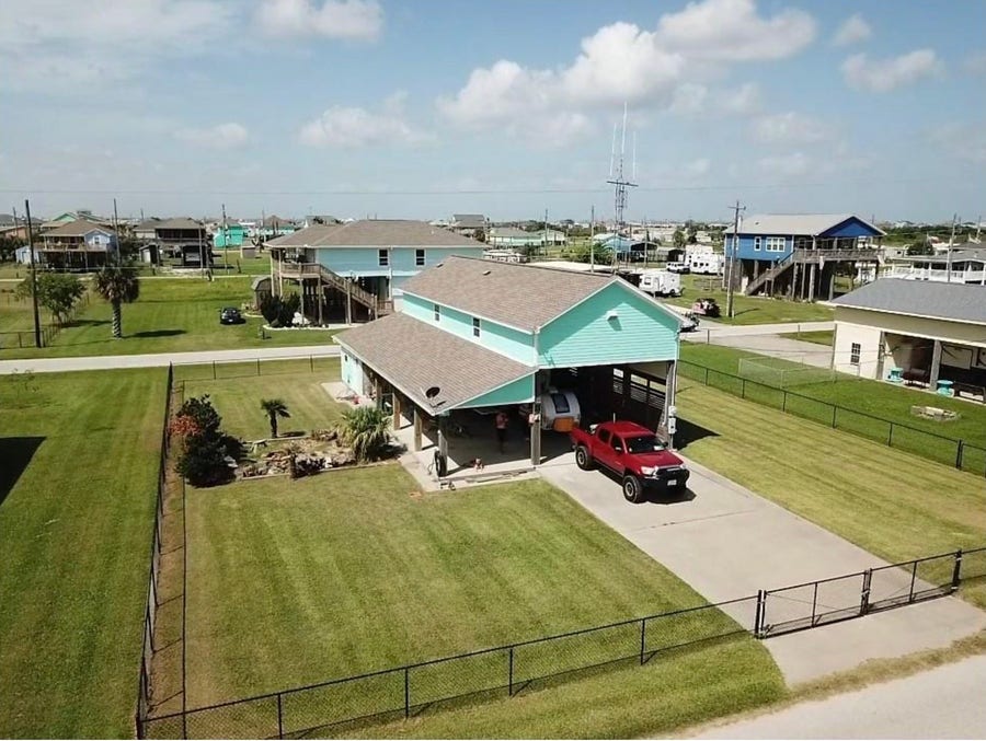 Property photo for 930 West Lane, Crystal Beach, TX