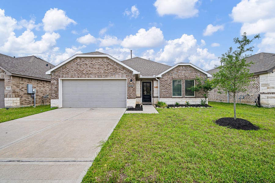 Property photo for 5315 Latigo Court, Alvin, TX