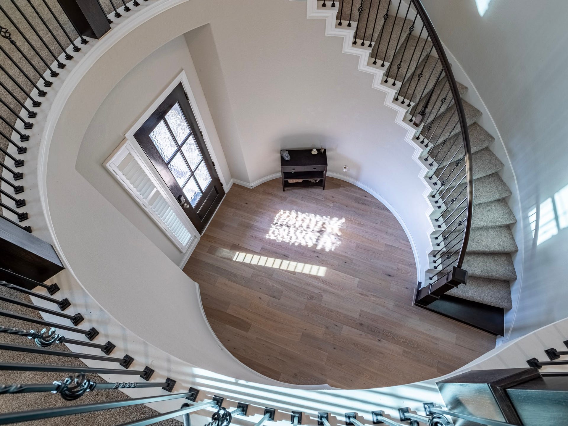 17429 Orchid Falls Lane, Conroe, TX 77302 Grand rotunda staircase
