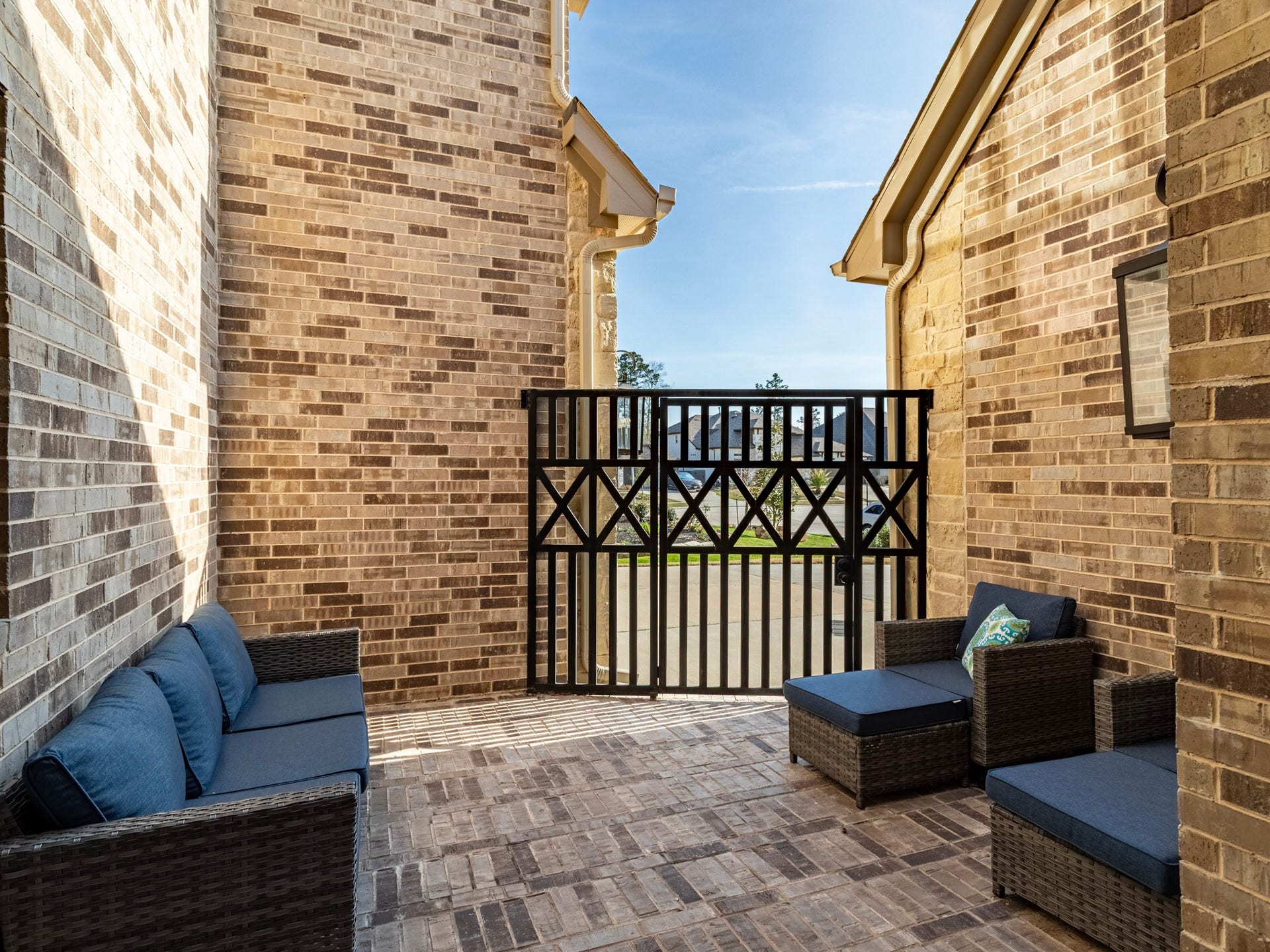 17429 Orchid Falls Lane, Conroe, TX 77302 Fenced Courtyard at the front of the home