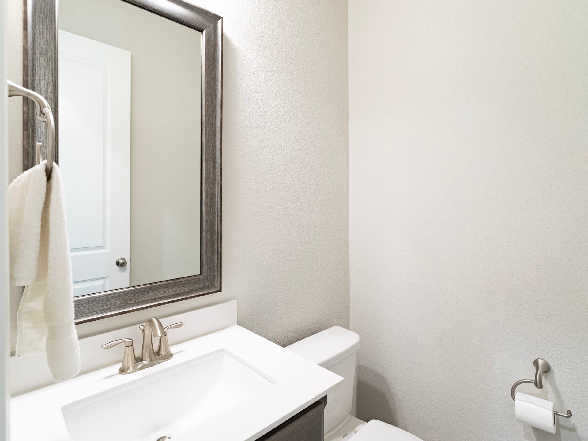 17429 Orchid Falls Lane, Conroe, TX 77302 Half bath down