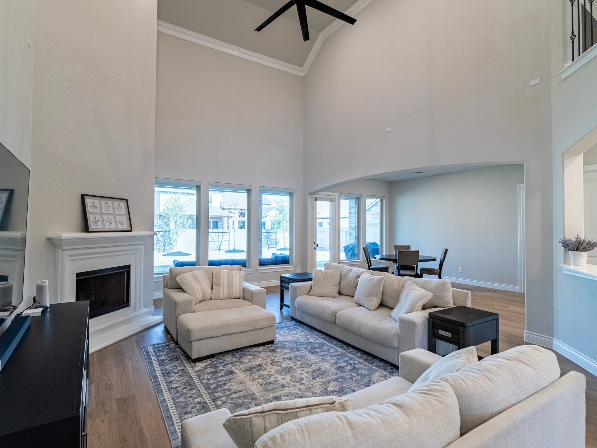 17429 Orchid Falls Lane, Conroe, TX 77302 Open living room with 21 ft ceilings