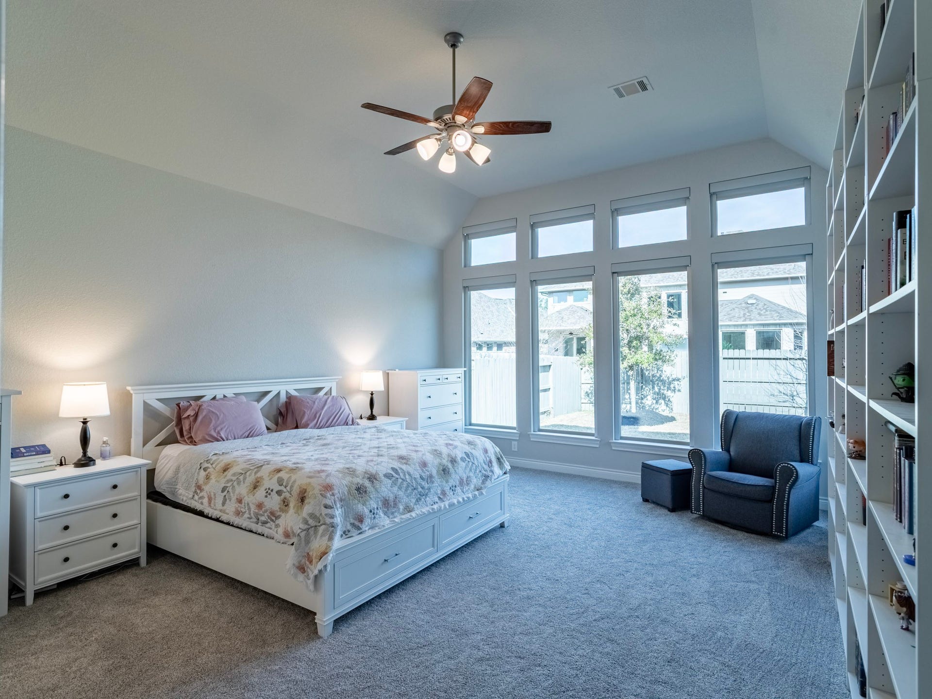 17429 Orchid Falls Lane, Conroe, TX 77302 Primary Bedroom with Seating area