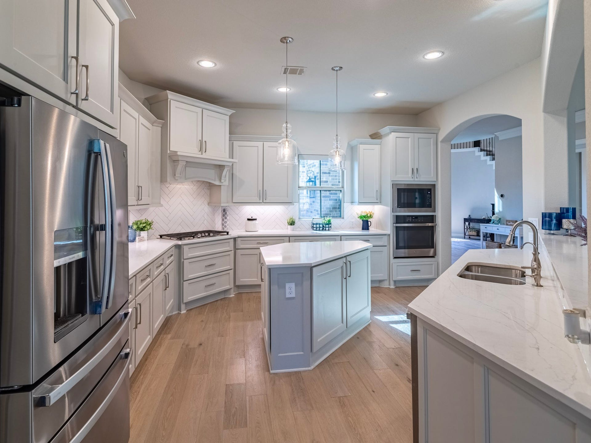 17429 Orchid Falls Lane, Conroe, TX 77302 Love this wrap around kithchen