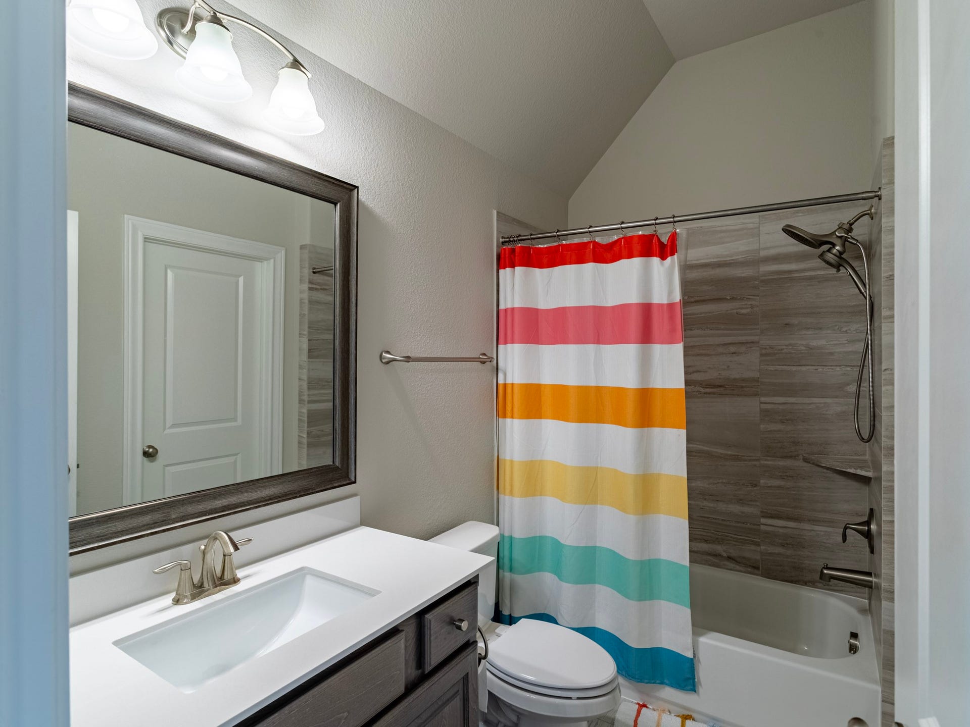 17429 Orchid Falls Lane, Conroe, TX 77302 Attached bath