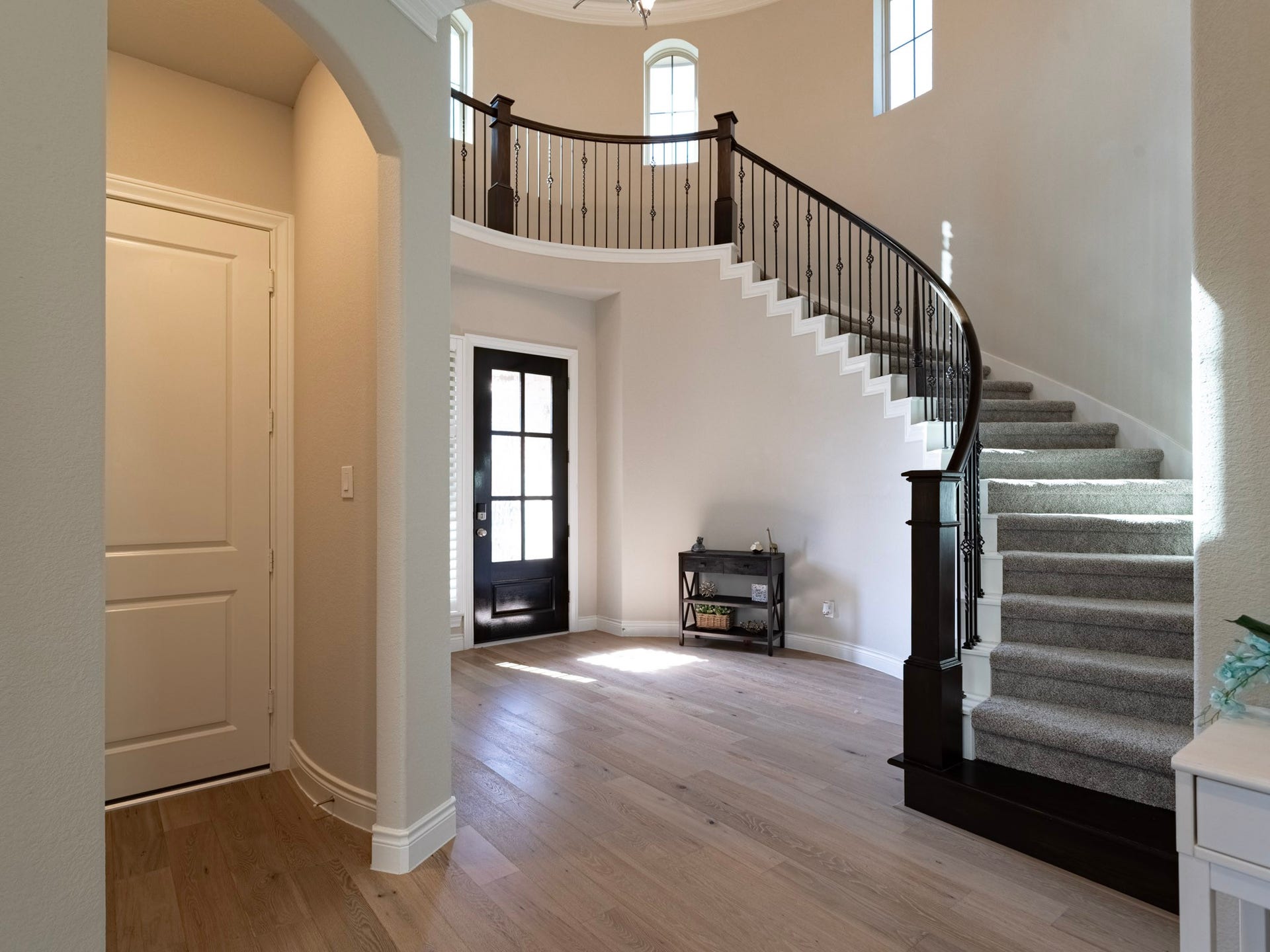 17429 Orchid Falls Lane, Conroe, TX 77302 Grand Entry with 21 ft ceilings!
