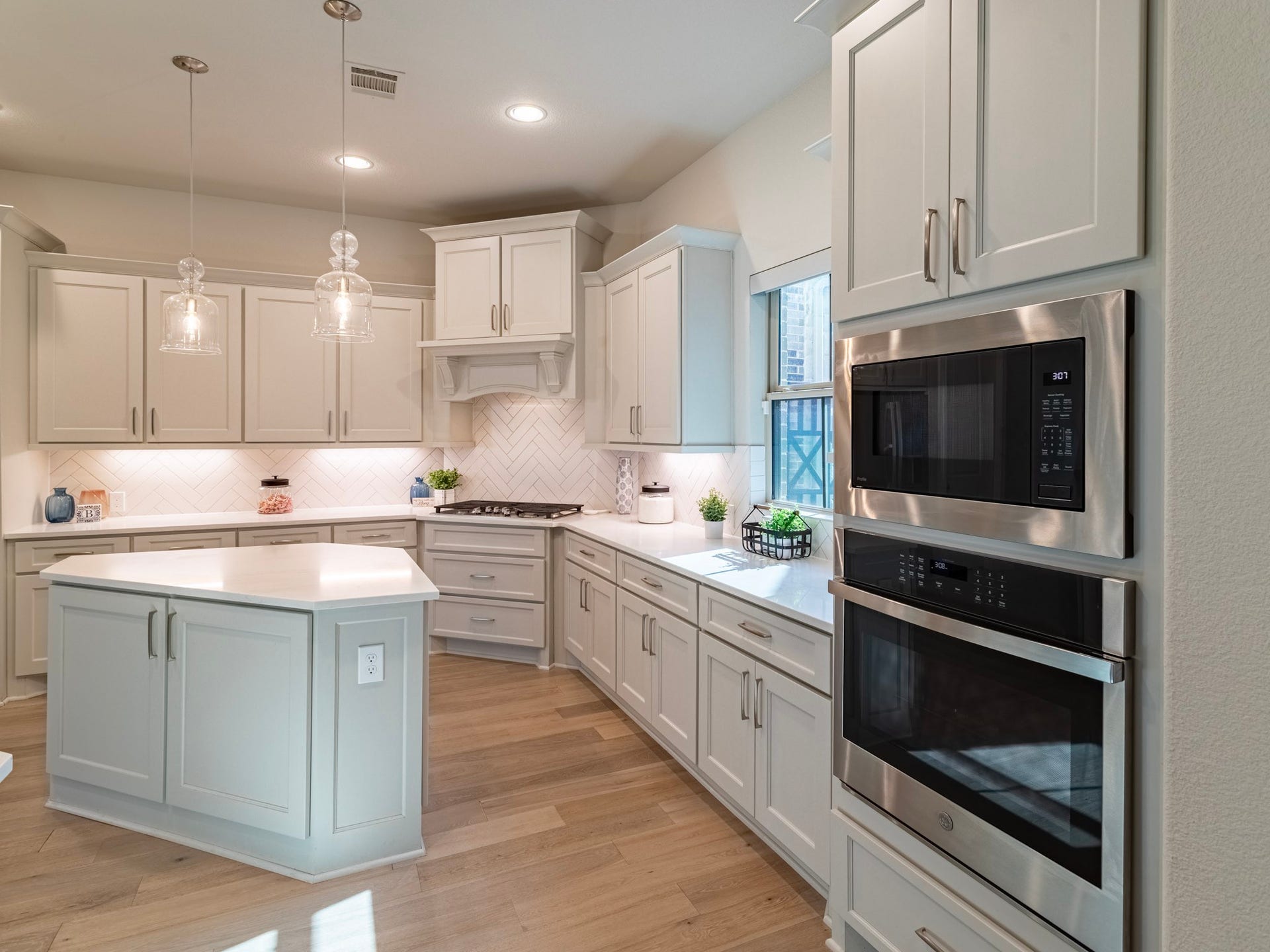 17429 Orchid Falls Lane, Conroe, TX 77302 Stunning Kitchen