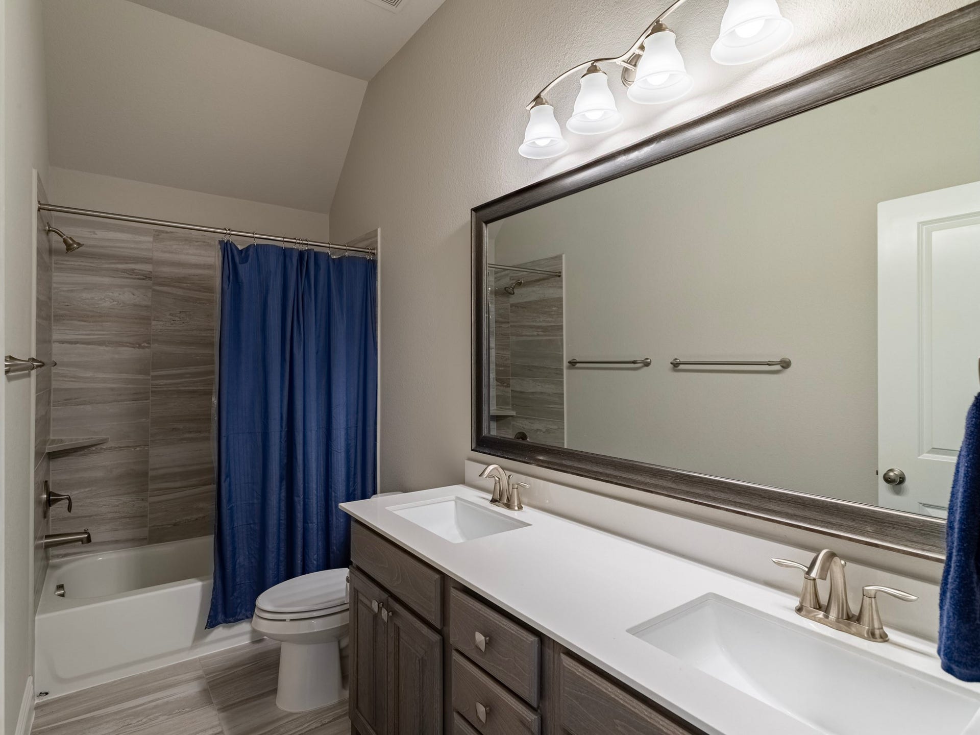 17429 Orchid Falls Lane, Conroe, TX 77302 Secondary bath