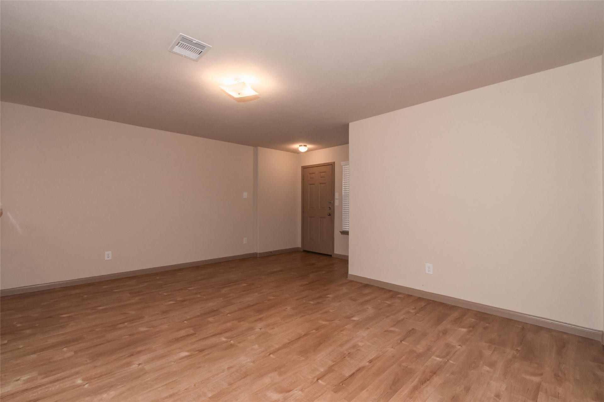 5711 Kyle Cove Drive, Katy, TX 77449 Photos may be representative of the floor plan and not the exact home. Finishes, layout, and features of the actual property for lease may vary.