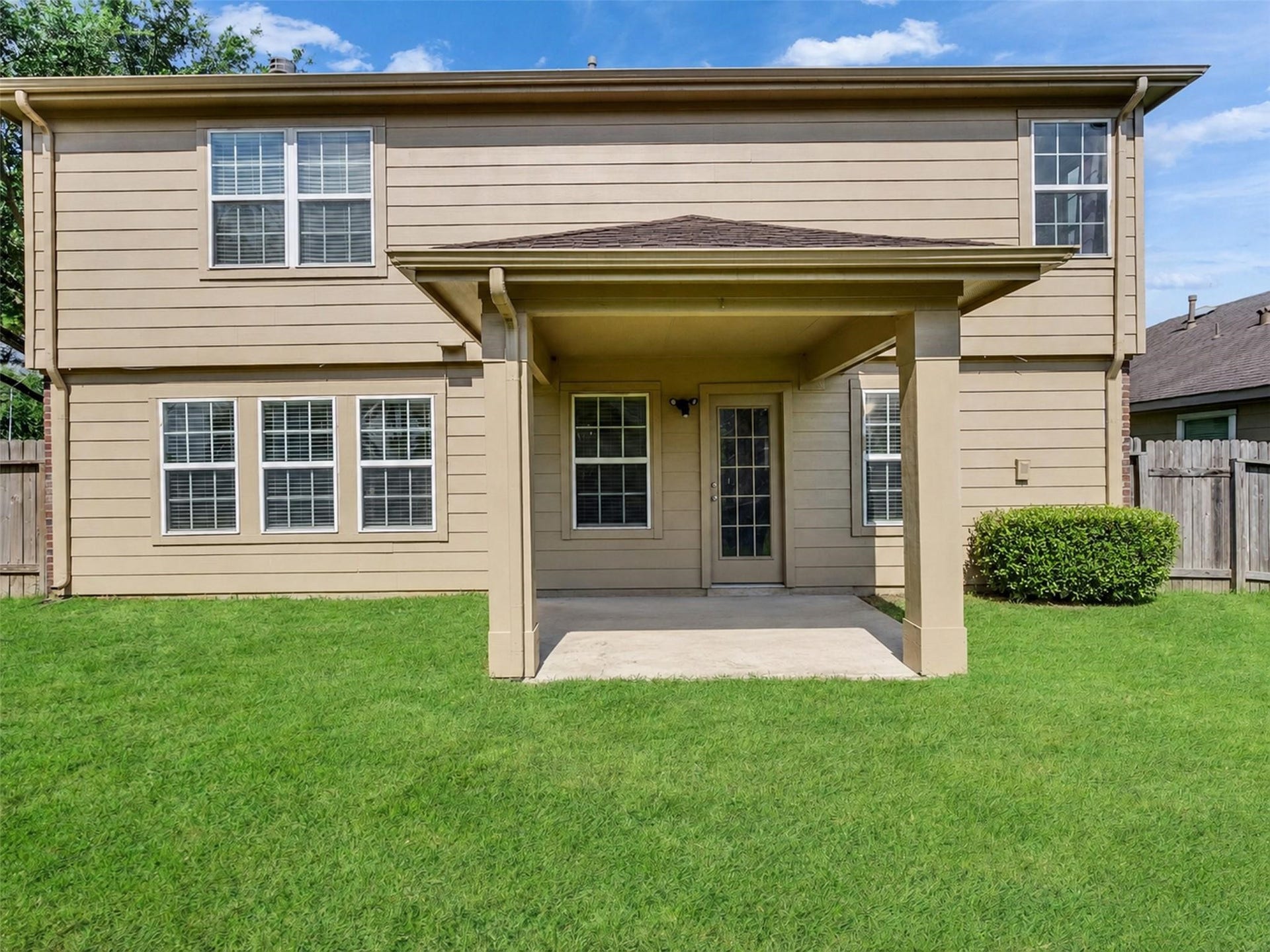 6902 Oleander Grove Way, Houston, TX 77049 6902 Oleander Grove Way, Houston, TX 77049