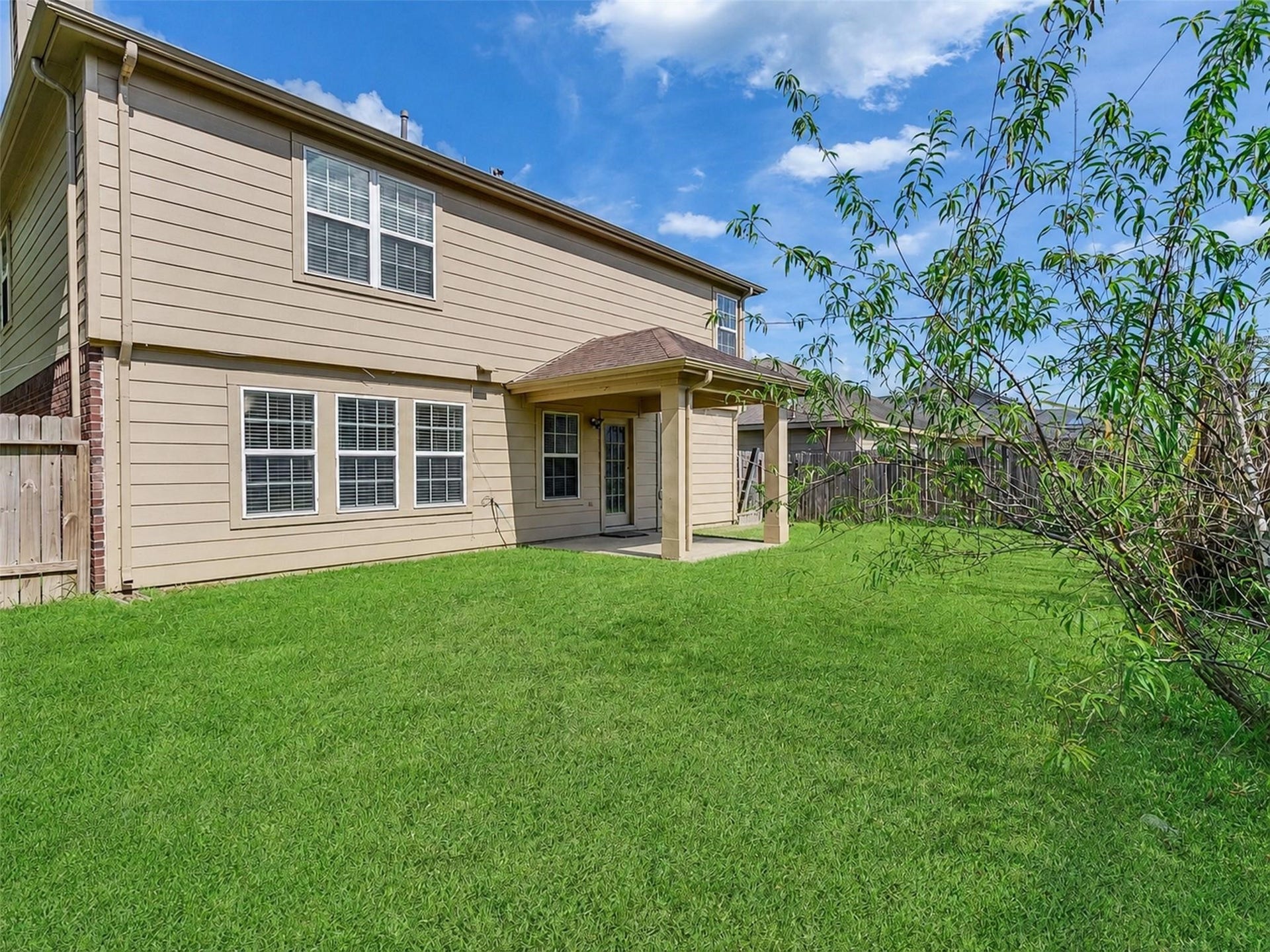6902 Oleander Grove Way, Houston, TX 77049 6902 Oleander Grove Way, Houston, TX 77049