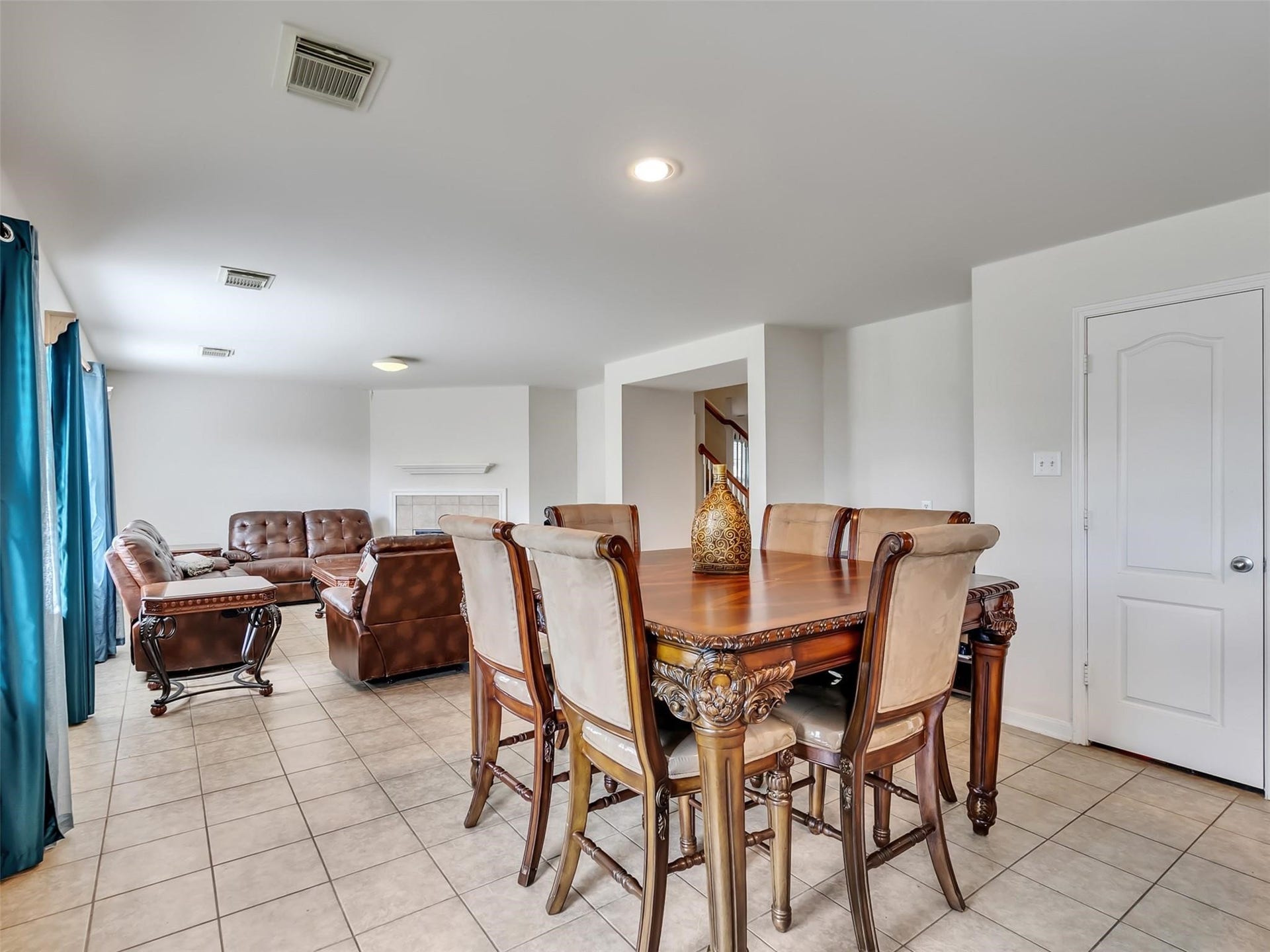6902 Oleander Grove Way, Houston, TX 77049 6902 Oleander Grove Way, Houston, TX 77049