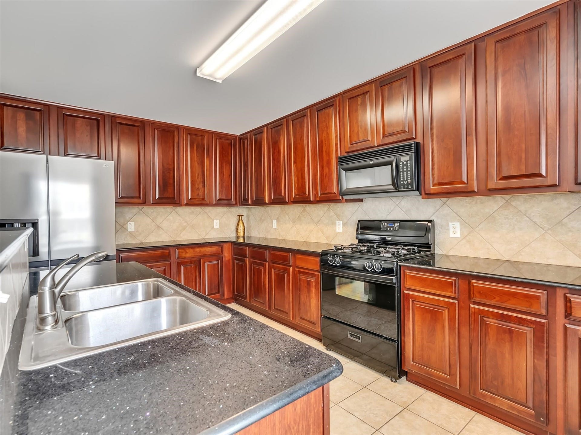 6902 Oleander Grove Way, Houston, TX 77049 6902 Oleander Grove Way, Houston, TX 77049