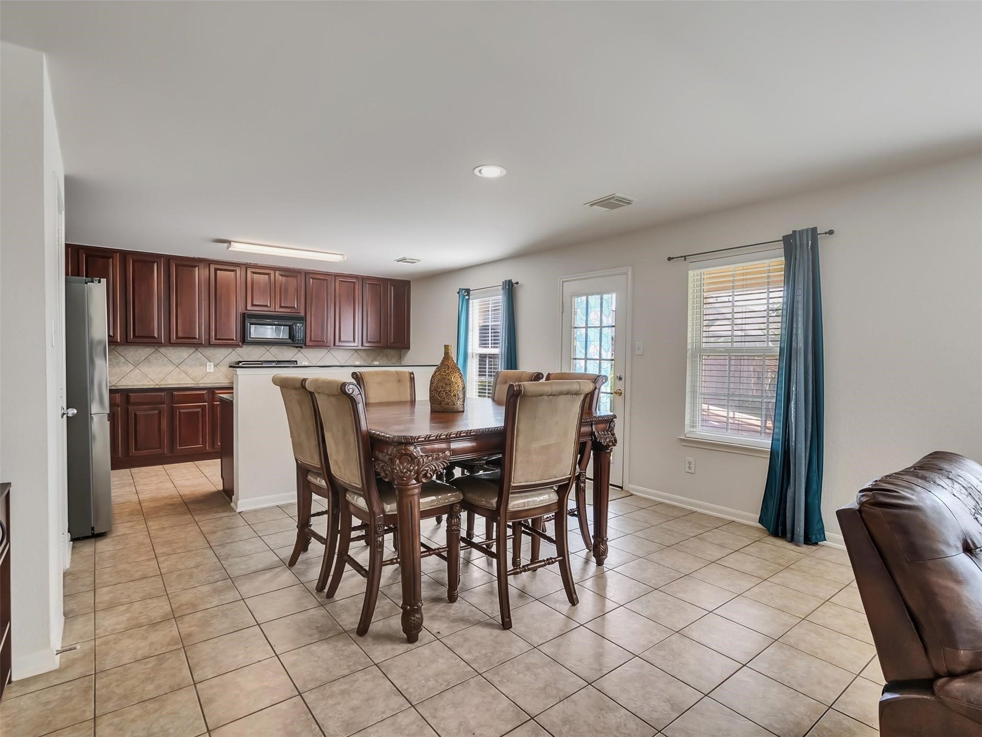 6902 Oleander Grove Way, Houston, TX 77049 6902 Oleander Grove Way, Houston, TX 77049