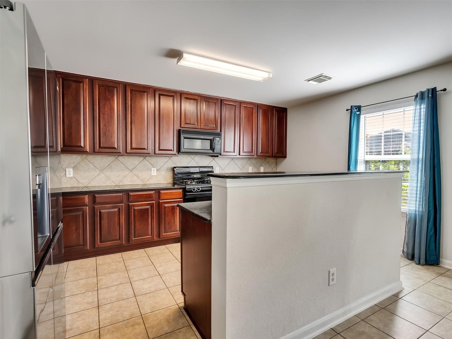 6902 Oleander Grove Way, Houston, TX 77049 6902 Oleander Grove Way, Houston, TX 77049
