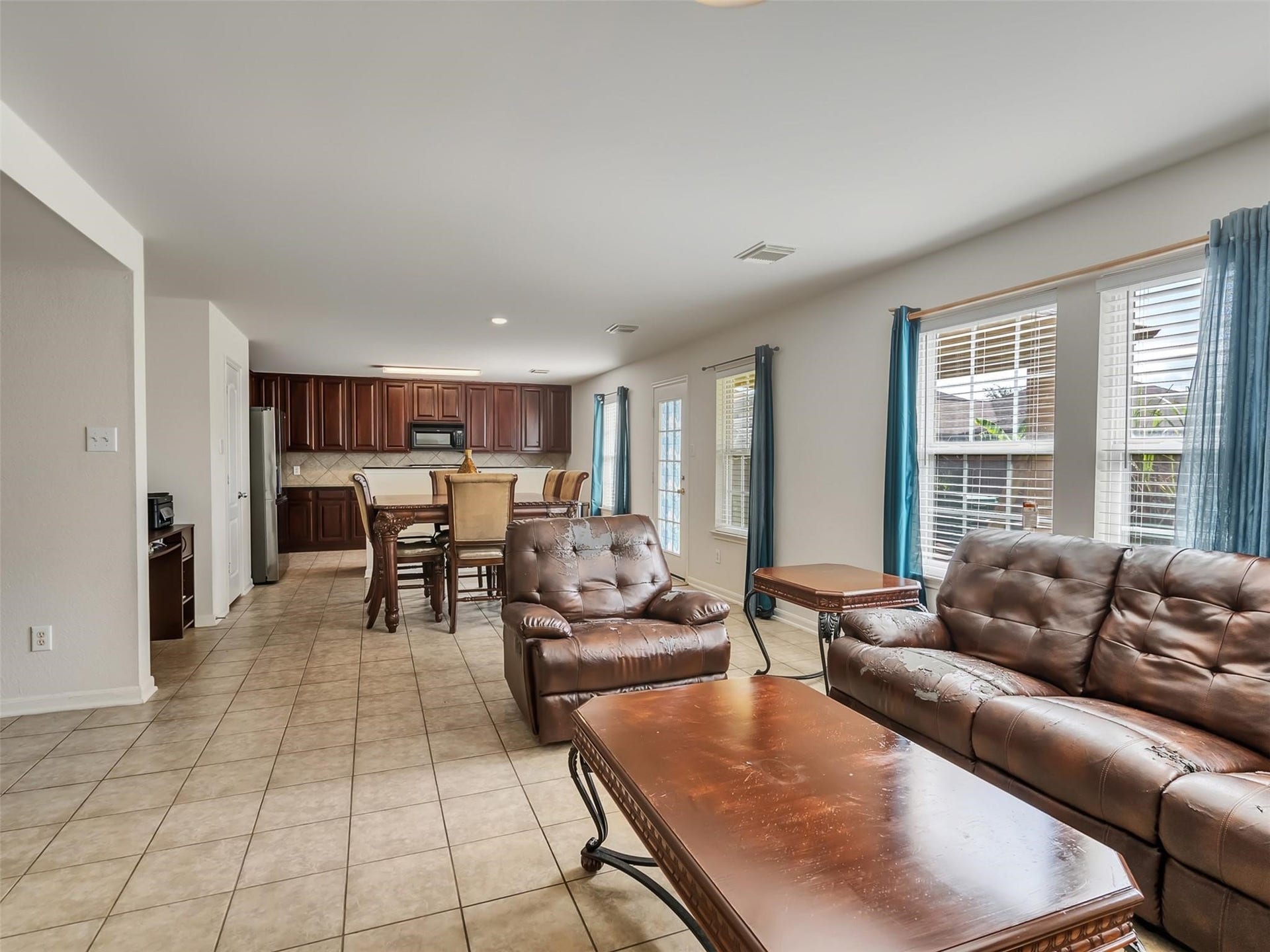 6902 Oleander Grove Way, Houston, TX 77049 6902 Oleander Grove Way, Houston, TX 77049