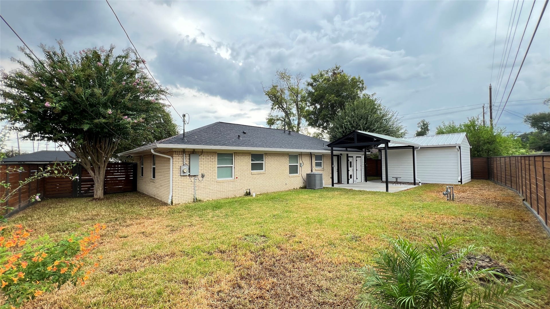 105 E Rocky Creek Road, Houston, TX 77076 105 E Rocky Creek Road, Houston, TX 77076