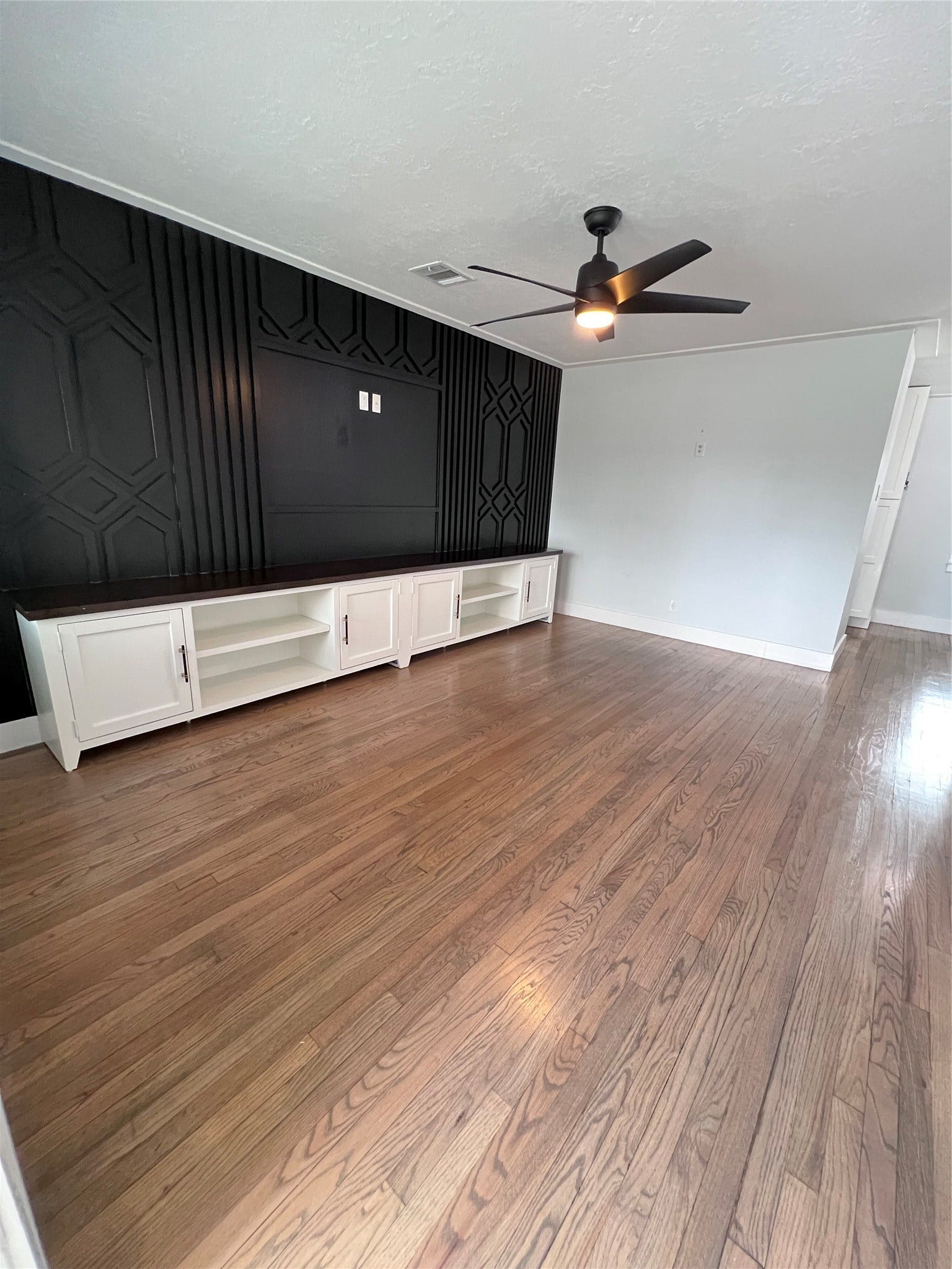 105 E Rocky Creek Road, Houston, TX 77076 105 E Rocky Creek Road, Houston, TX 77076