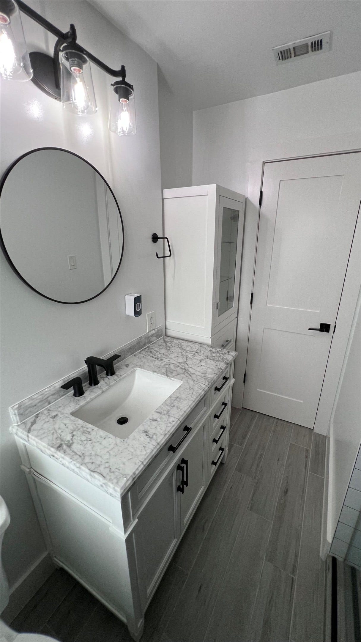 105 E Rocky Creek Road, Houston, TX 77076 105 E Rocky Creek Road, Houston, TX 77076
