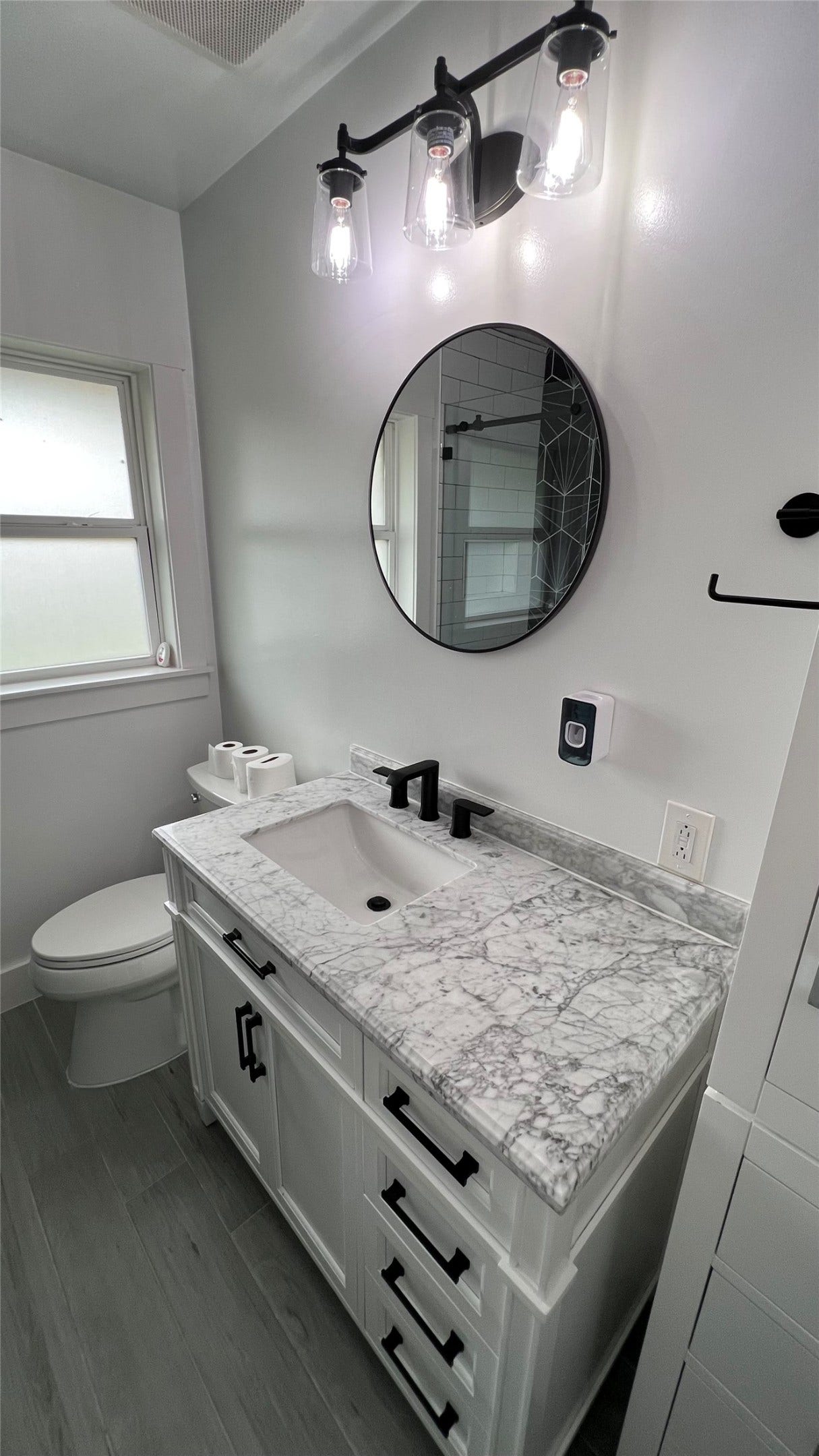 105 E Rocky Creek Road, Houston, TX 77076 105 E Rocky Creek Road, Houston, TX 77076
