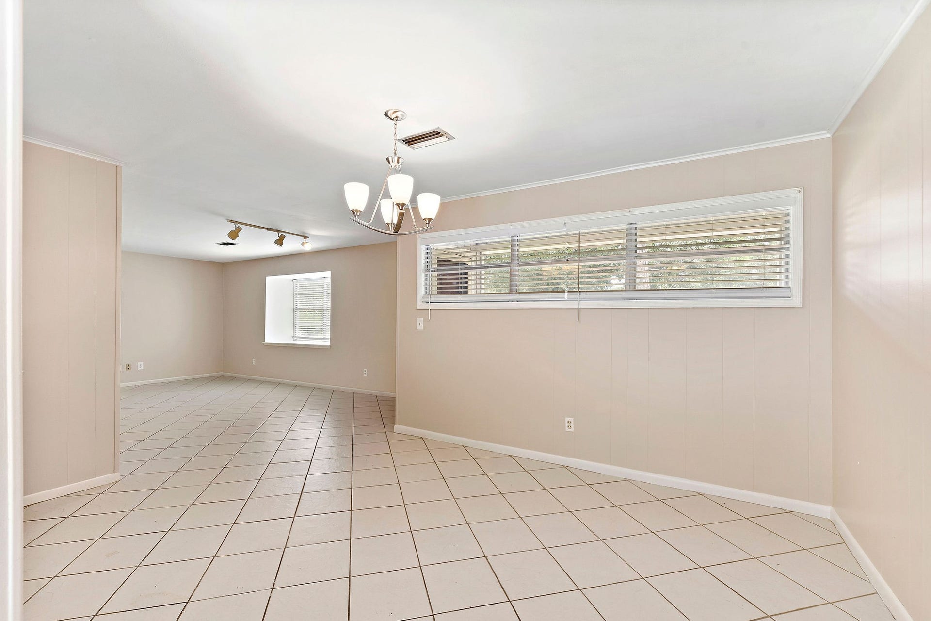 5811 White Hart Run, Houston, TX 77084 5811 White Hart Run, Houston, TX 77084