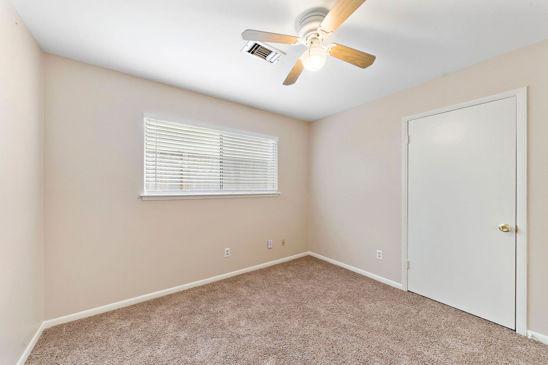 5811 White Hart Run, Houston, TX 77084 5811 White Hart Run, Houston, TX 77084