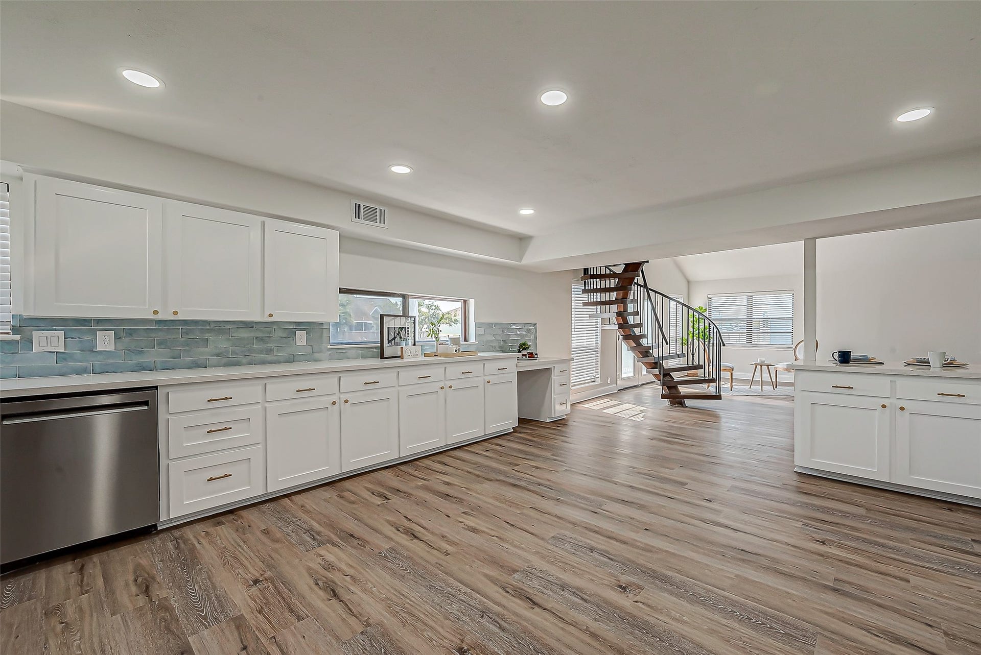 976 Bonita Street, Bayou Vista, TX 77563 976 Bonita Street, Bayou Vista, TX 77563