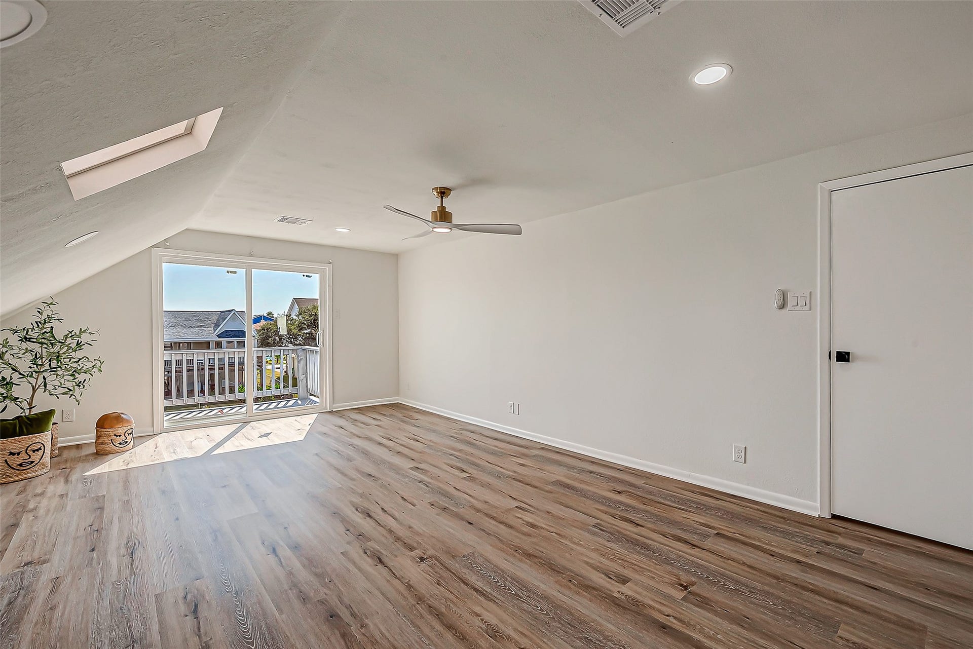 976 Bonita Street, Bayou Vista, TX 77563 976 Bonita Street, Bayou Vista, TX 77563