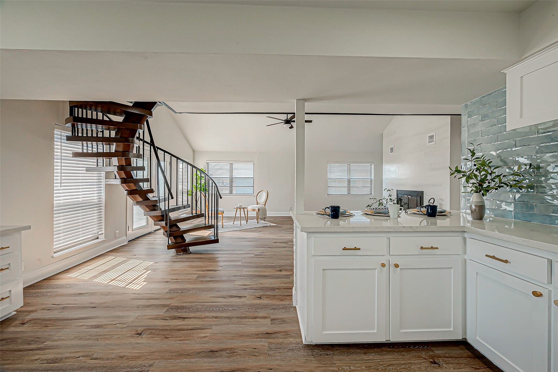 976 Bonita Street, Bayou Vista, TX 77563 976 Bonita Street, Bayou Vista, TX 77563