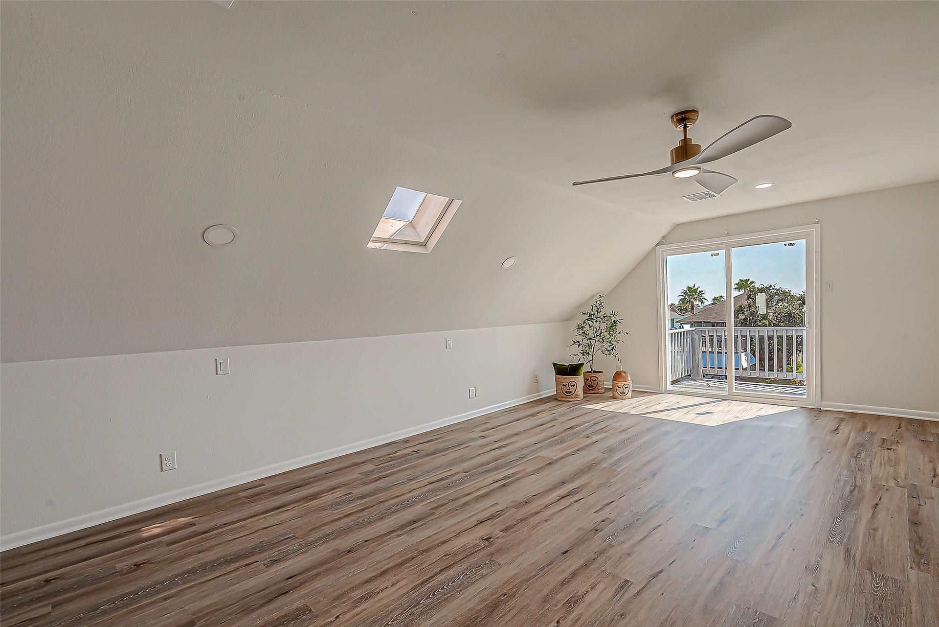 976 Bonita Street, Bayou Vista, TX 77563 976 Bonita Street, Bayou Vista, TX 77563