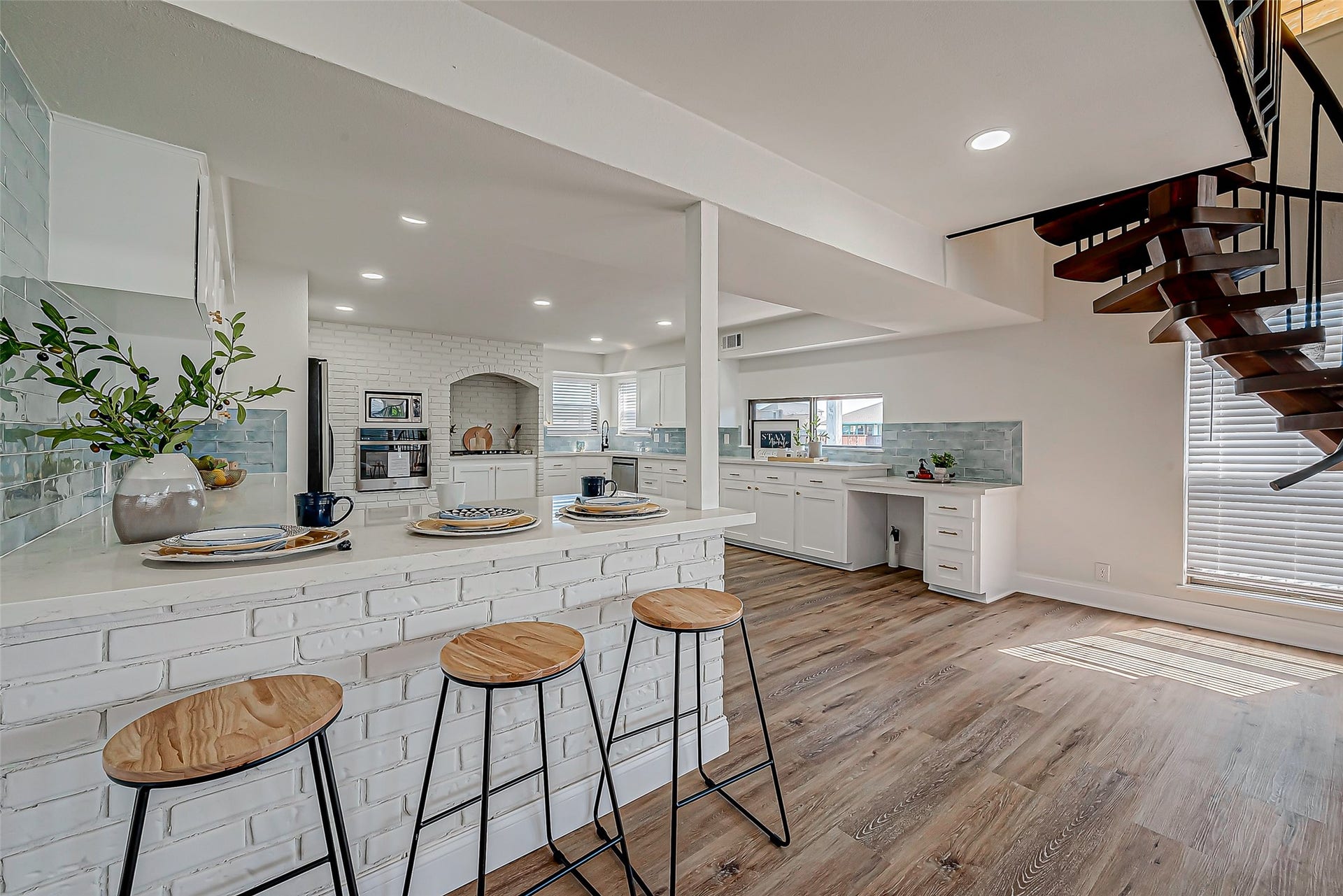 976 Bonita Street, Bayou Vista, TX 77563 976 Bonita Street, Bayou Vista, TX 77563