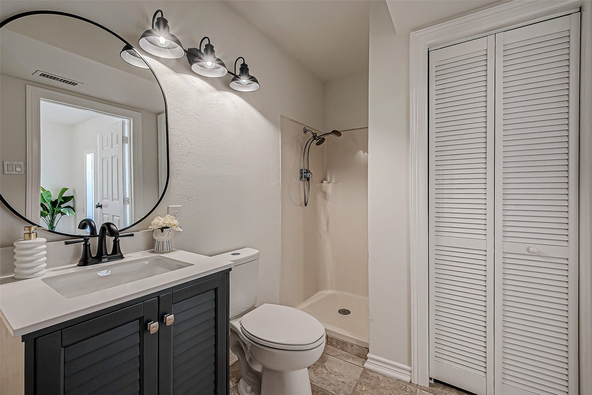 976 Bonita Street, Bayou Vista, TX 77563 976 Bonita Street, Bayou Vista, TX 77563