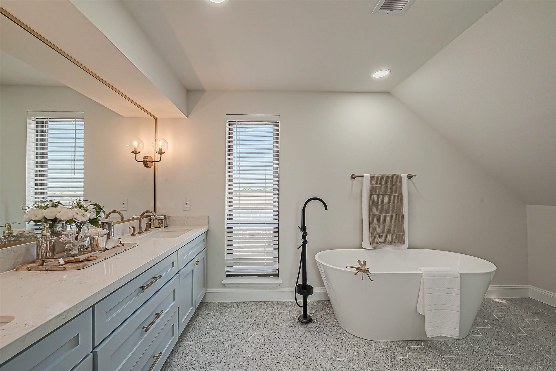 976 Bonita Street, Bayou Vista, TX 77563 976 Bonita Street, Bayou Vista, TX 77563
