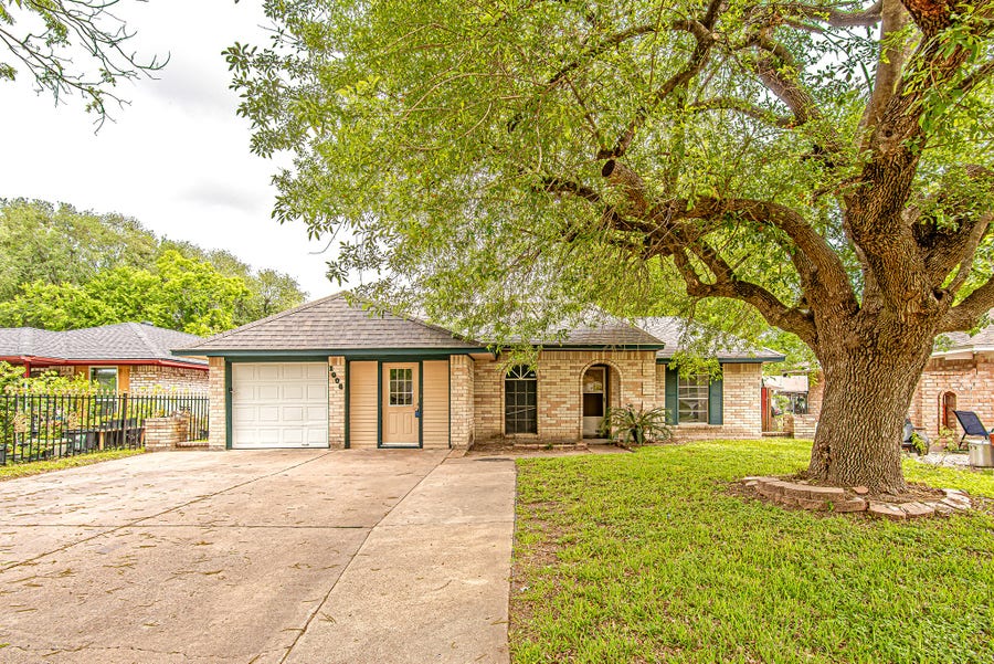 Property photo for 1006 Fruitvale Drive, Houston, TX