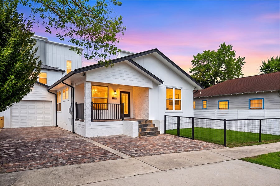 Property photo for 110 Kendall Street, Houston, TX
