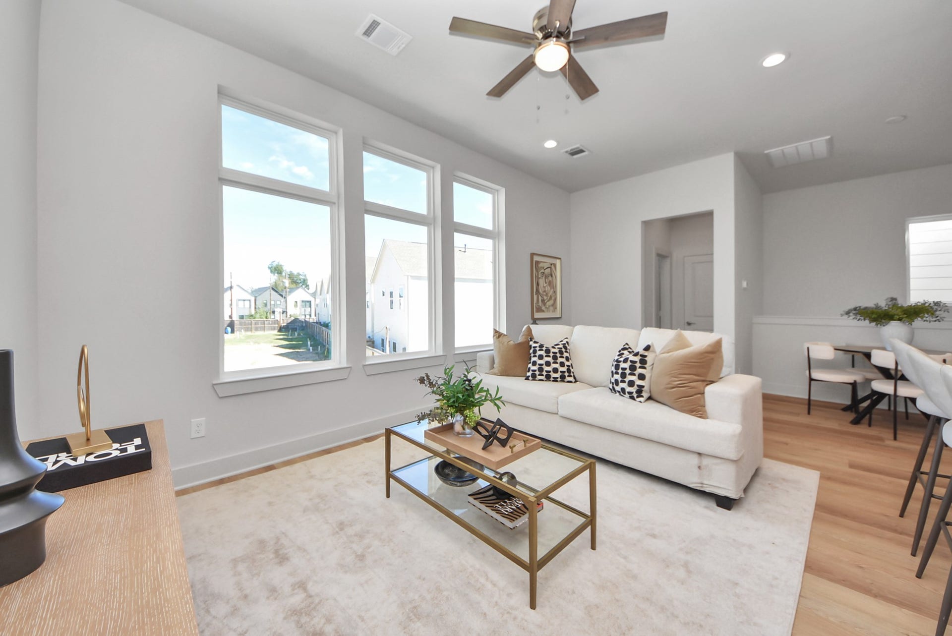 5250 Texas Street, Houston, TX 77011