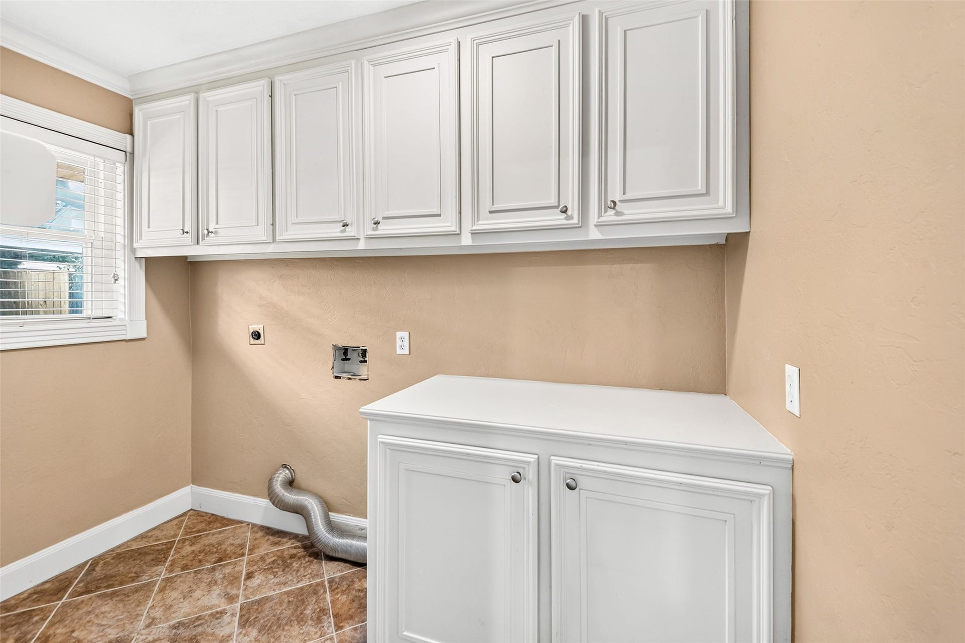 5262 Briarbend Drive, Houston, TX 77096 5262 Briarbend Drive, Houston, TX 77096