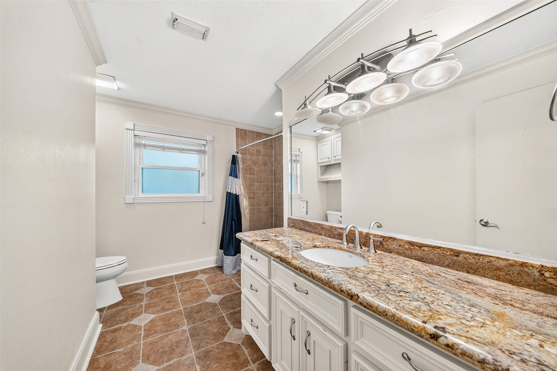 5262 Briarbend Drive, Houston, TX 77096 5262 Briarbend Drive, Houston, TX 77096