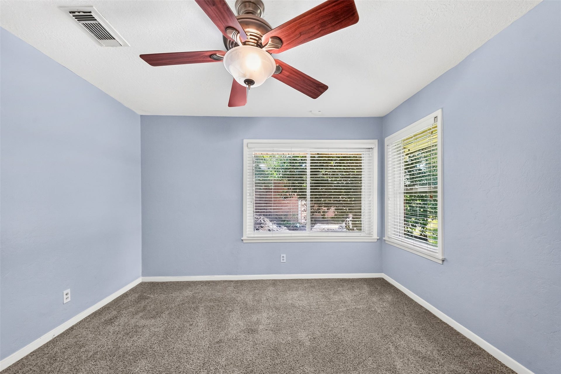 5262 Briarbend Drive, Houston, TX 77096 5262 Briarbend Drive, Houston, TX 77096