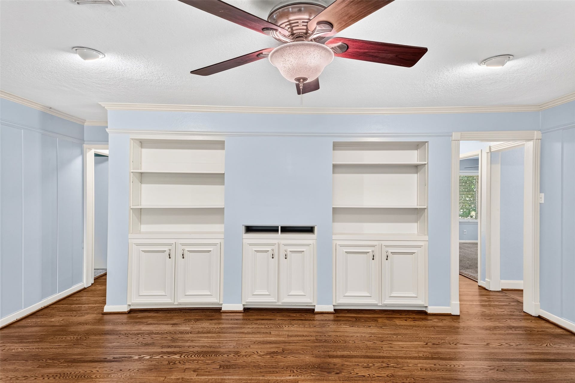 5262 Briarbend Drive, Houston, TX 77096 5262 Briarbend Drive, Houston, TX 77096