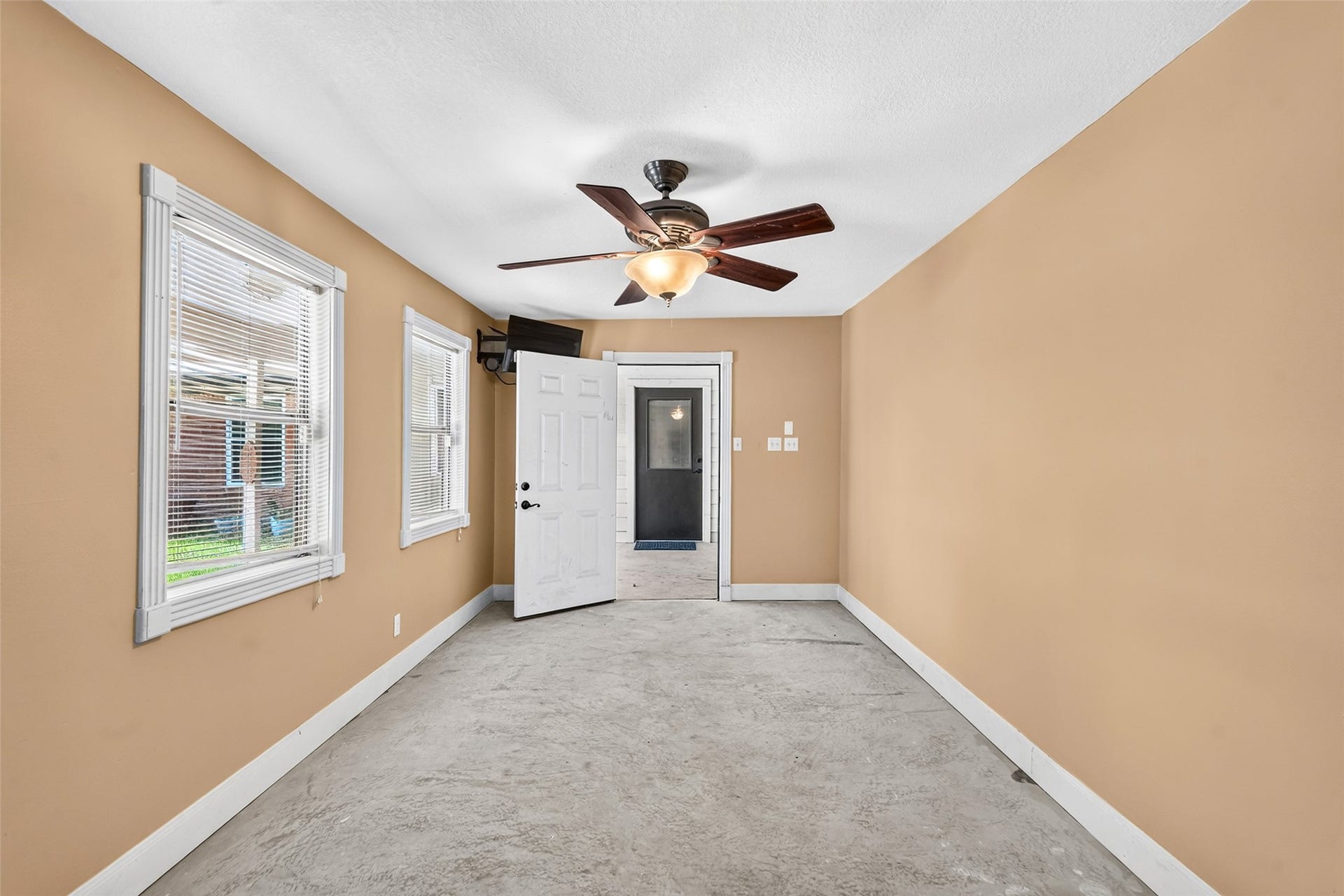 5262 Briarbend Drive, Houston, TX 77096 5262 Briarbend Drive, Houston, TX 77096