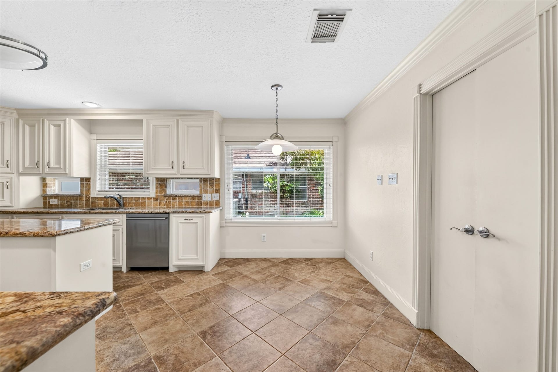 5262 Briarbend Drive, Houston, TX 77096 5262 Briarbend Drive, Houston, TX 77096