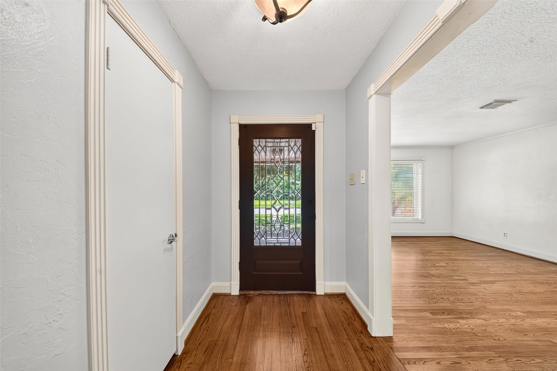 5262 Briarbend Drive, Houston, TX 77096 5262 Briarbend Drive, Houston, TX 77096